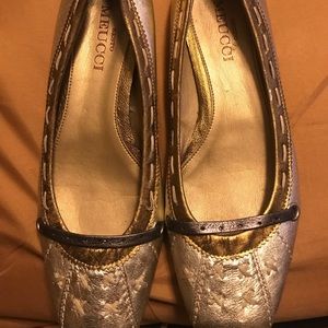 Seating Meucci flats